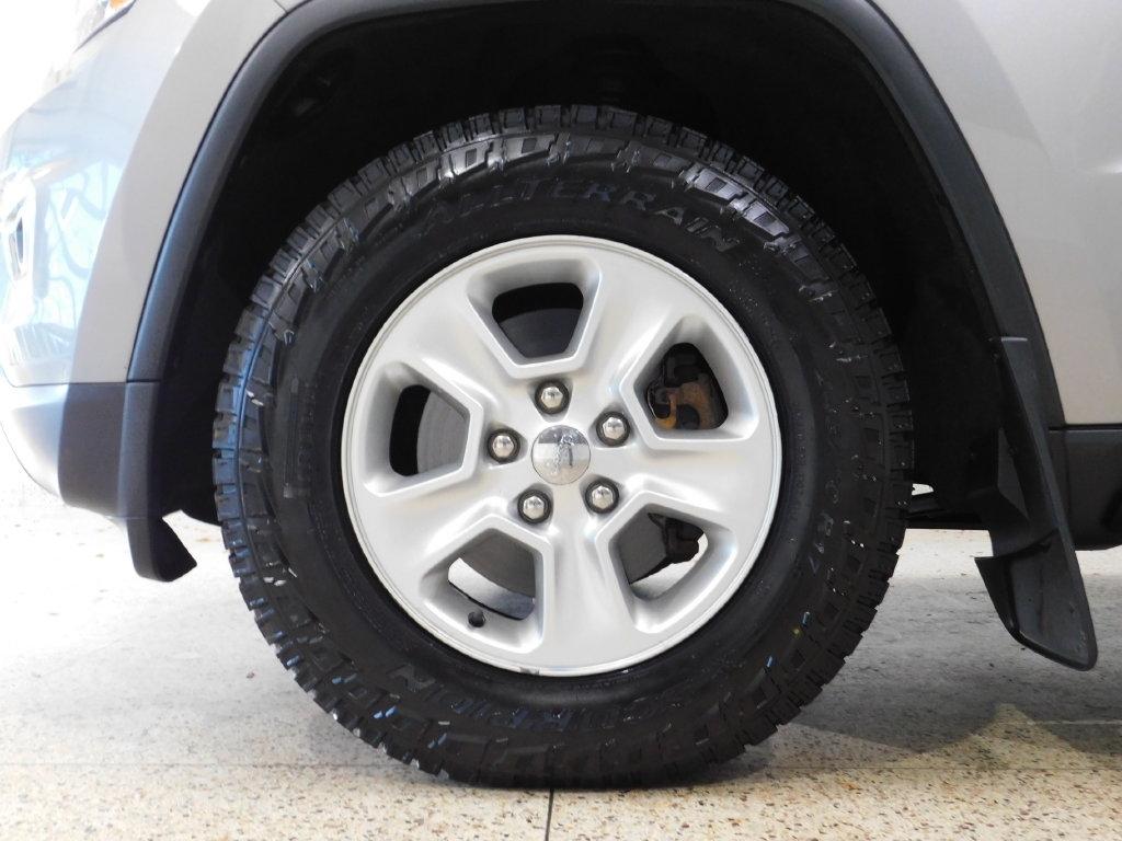 Jeep Grand Cherokee Laredo 4WD 2016