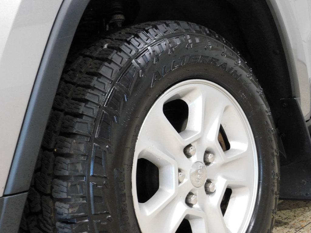 Jeep Grand Cherokee Laredo 4WD 2016