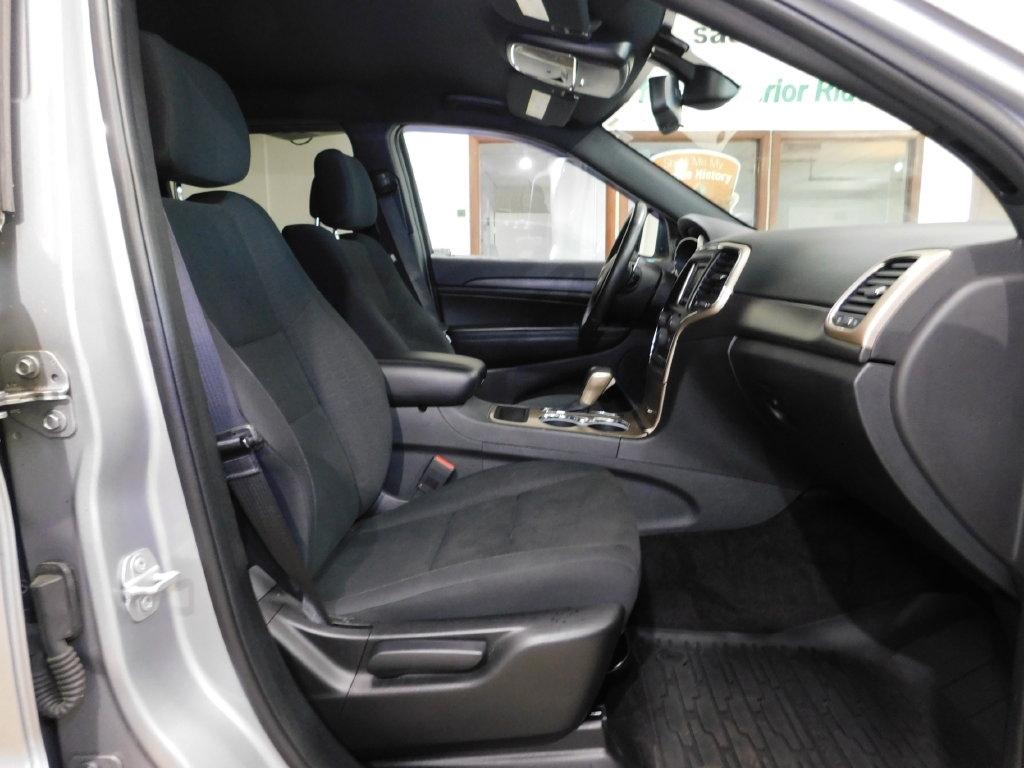 Jeep Grand Cherokee Laredo 4WD 2016