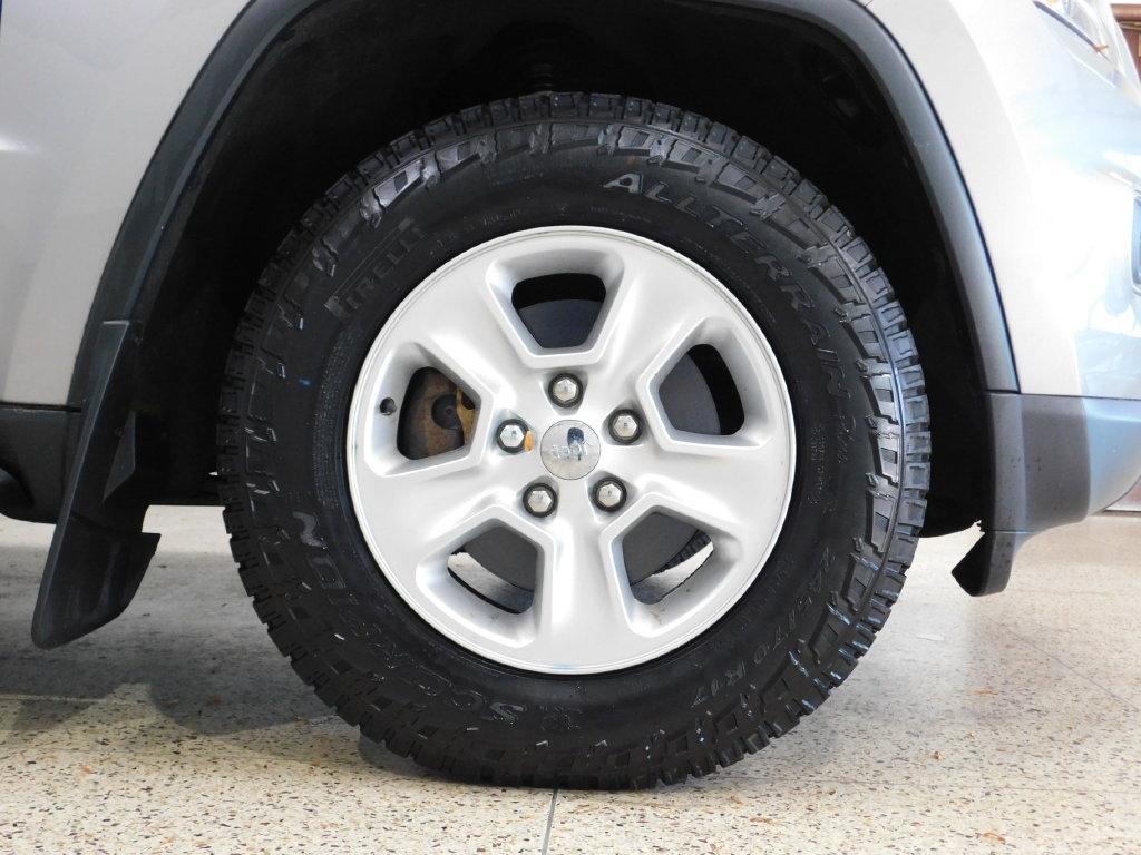 Jeep Grand Cherokee Laredo 4WD 2016