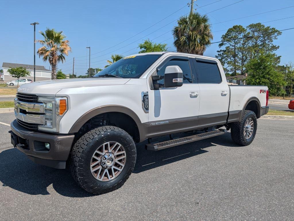 2017 Ford Super Duty F-350 SRW Platinum 4WD Crew Cab 8' Box