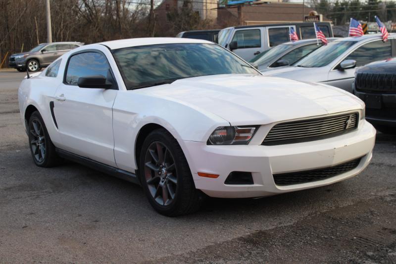 Ford Mustang V6 Coupe 2012