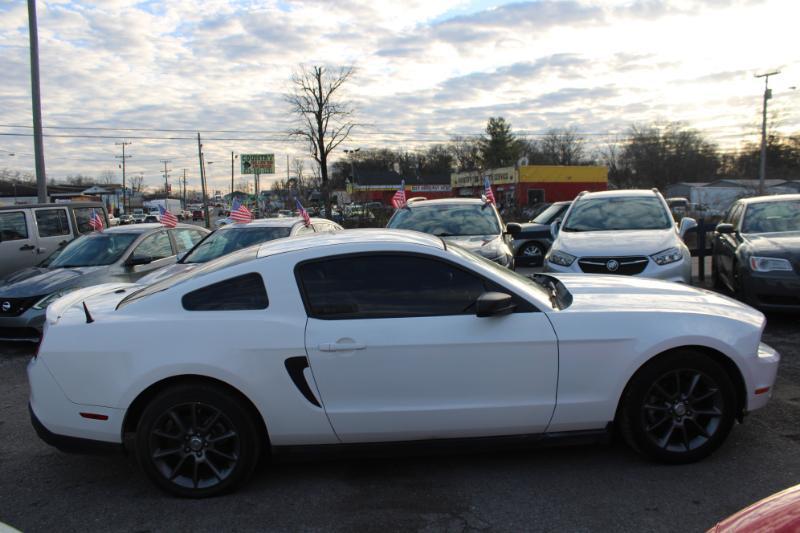 Ford Mustang V6 Coupe 2012