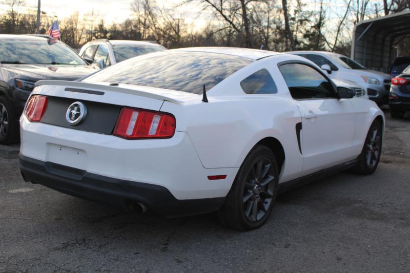 Ford Mustang V6 Coupe 2012