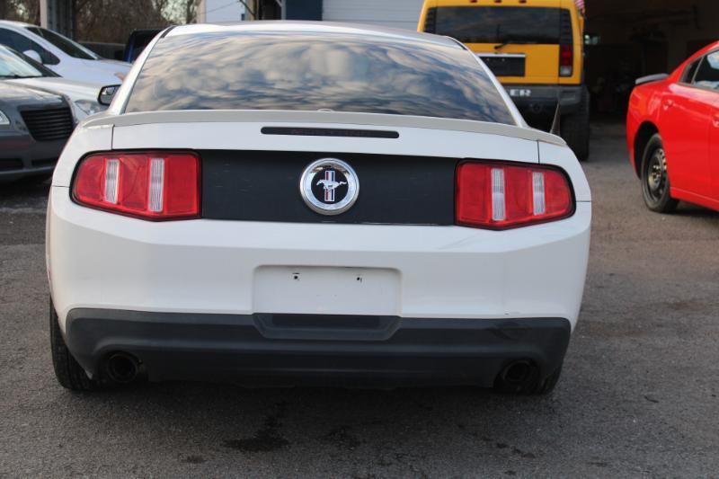 Ford Mustang V6 Coupe 2012