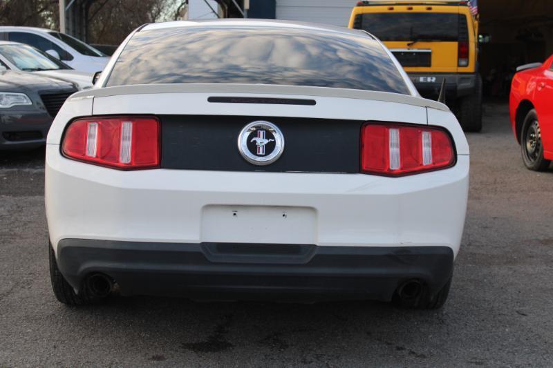 Ford Mustang V6 Coupe 2012