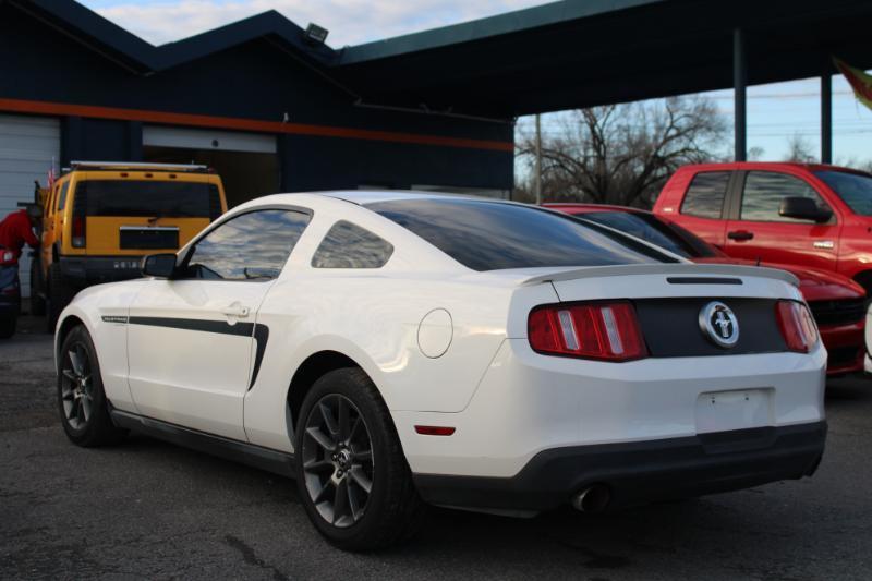 Ford Mustang V6 Coupe 2012