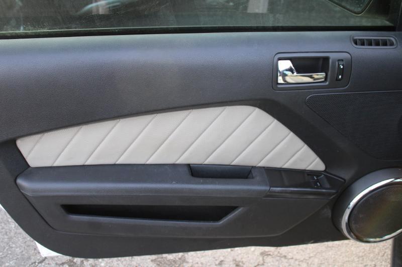 Ford Mustang V6 Coupe 2012