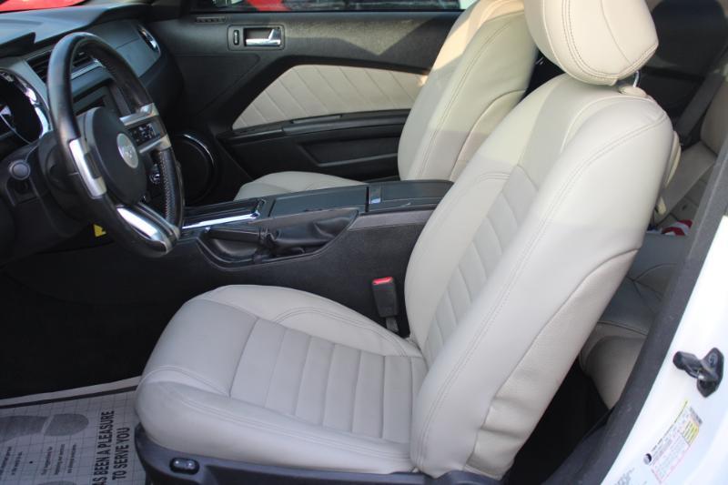 Ford Mustang V6 Coupe 2012