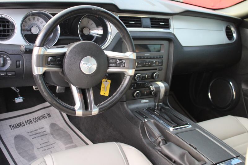 Ford Mustang V6 Coupe 2012