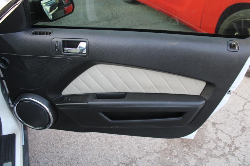 Ford Mustang V6 Coupe 2012