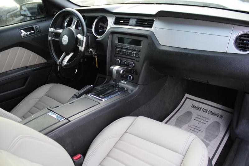 Ford Mustang V6 Coupe 2012