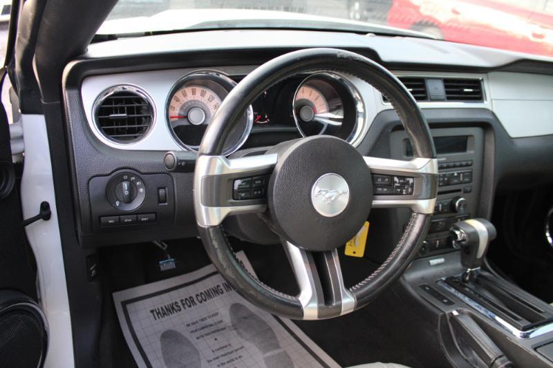 Ford Mustang V6 Coupe 2012