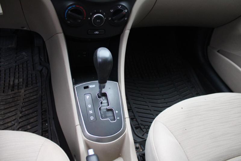 Hyundai Accent GLS 4-Door 6A 2015