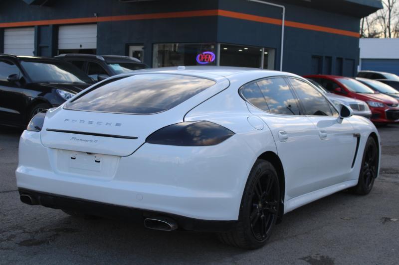 Porsche Panamera 4 2013