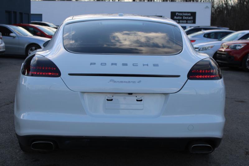Porsche Panamera 4 2013