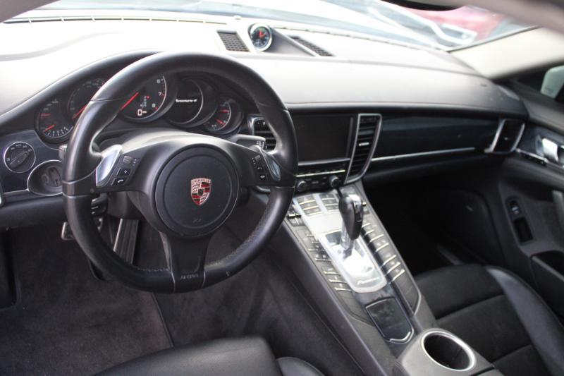 Porsche Panamera 4 2013