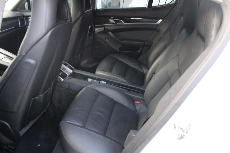 Porsche Panamera 4 2013