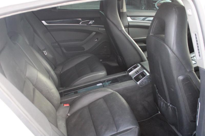 Porsche Panamera 4 2013