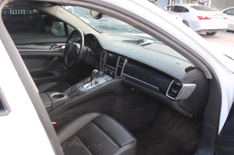 Porsche Panamera 4 2013