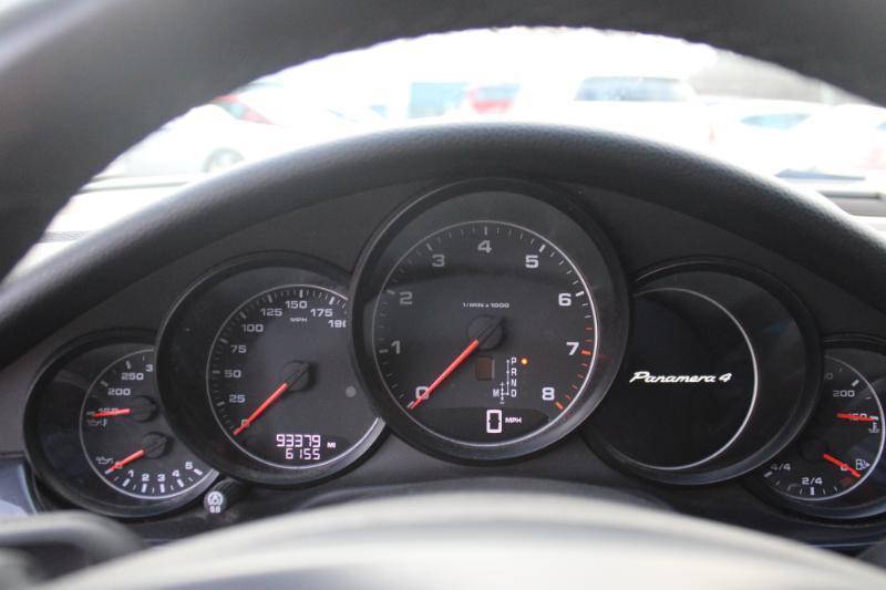 Porsche Panamera 4 2013