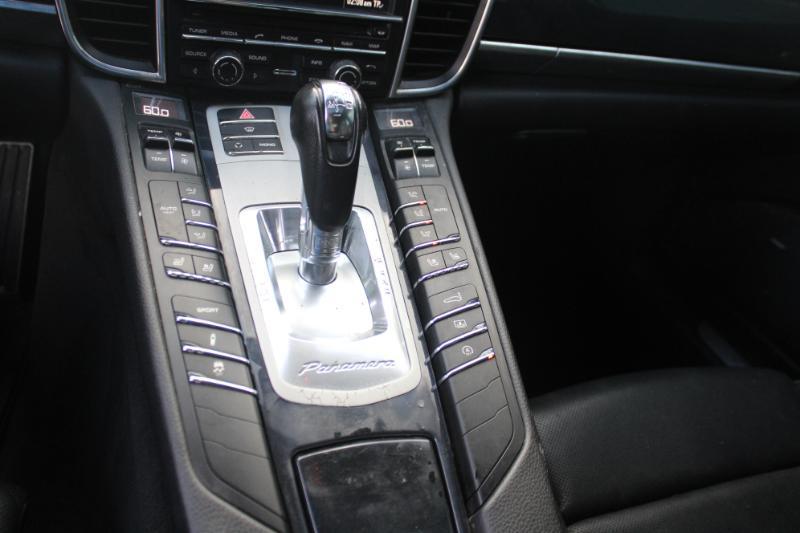 Porsche Panamera 4 2013