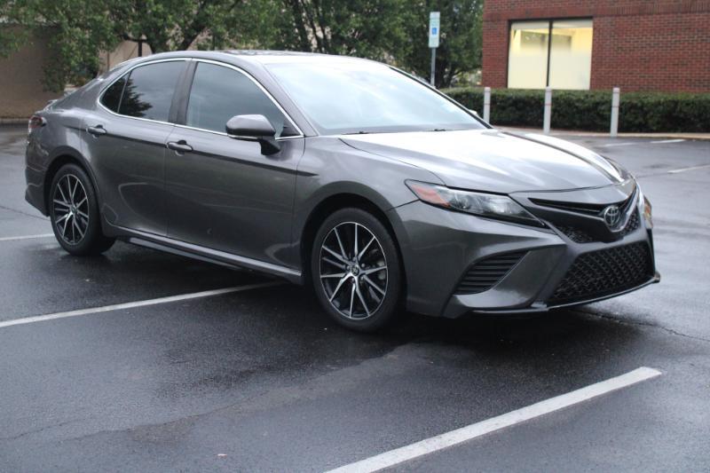 Toyota Camry SE 2022