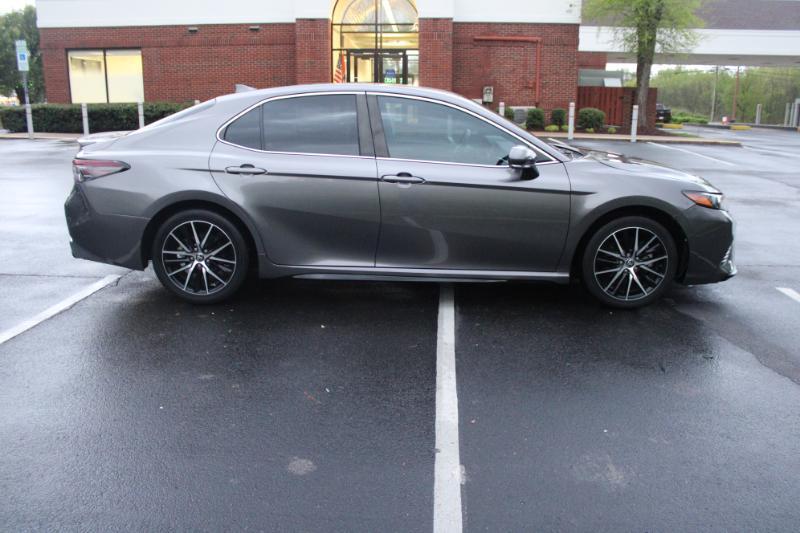 Toyota Camry SE 2022