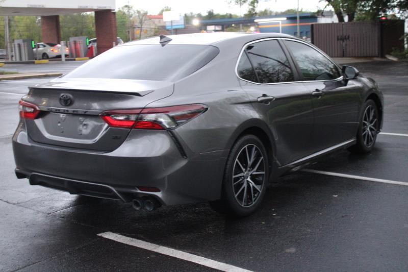 Toyota Camry SE 2022