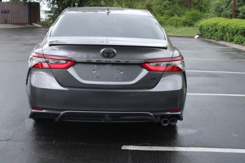 Toyota Camry SE 2022