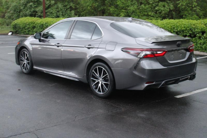 Toyota Camry SE 2022