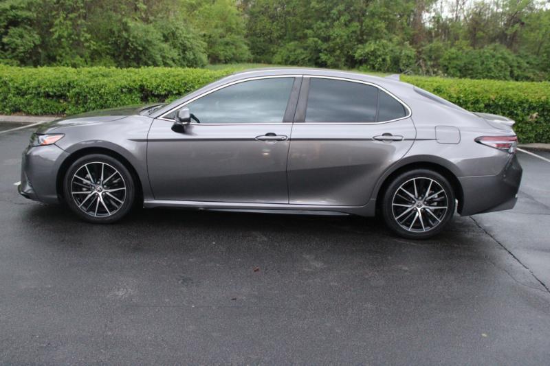 Toyota Camry SE 2022