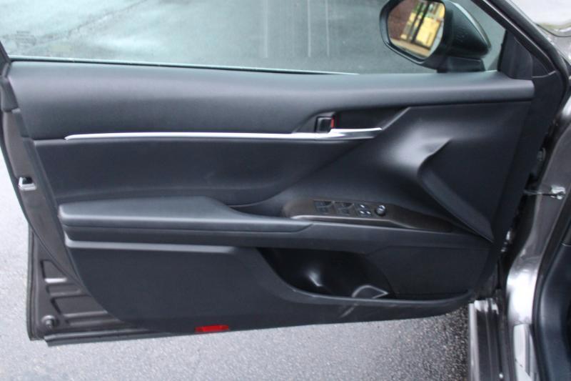 Toyota Camry SE 2022