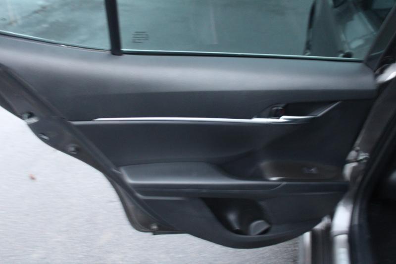 Toyota Camry SE 2022