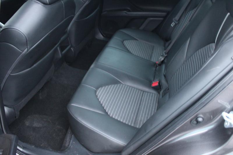 Toyota Camry SE 2022