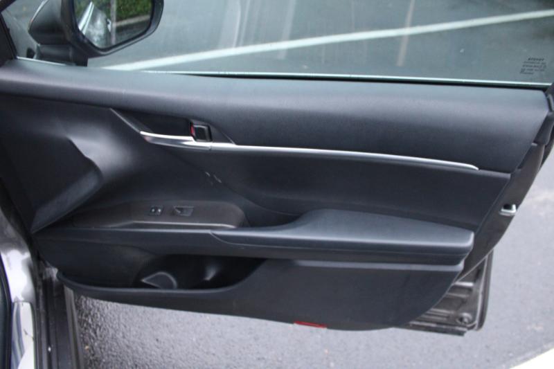 Toyota Camry SE 2022