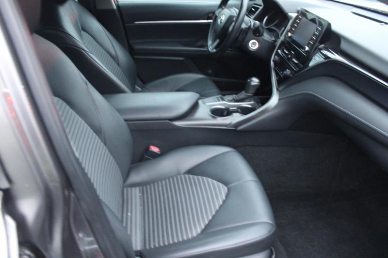 Toyota Camry SE 2022