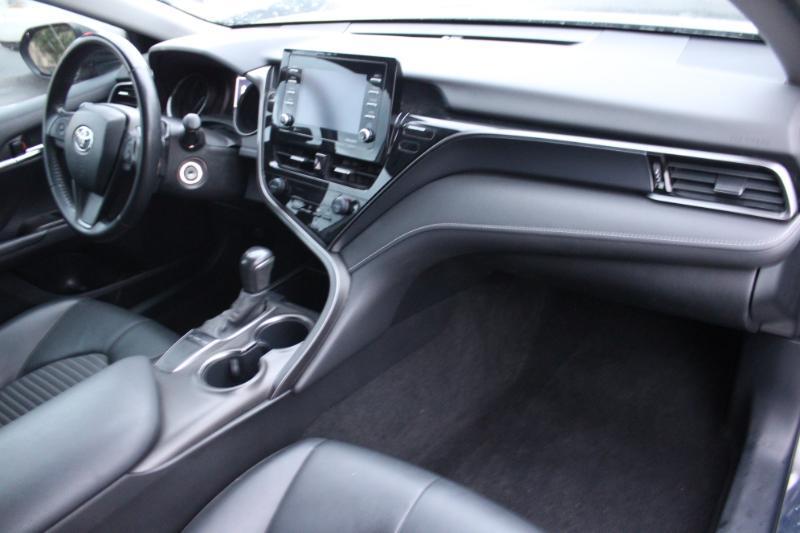 Toyota Camry SE 2022