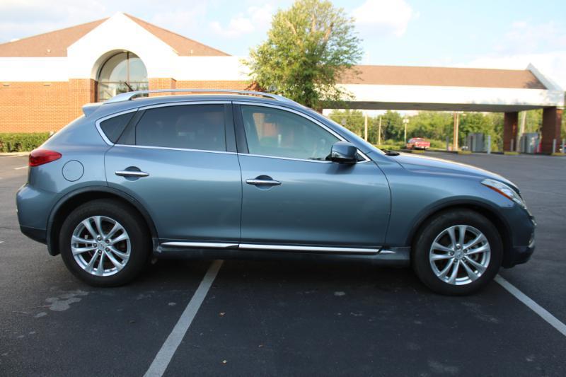 Infiniti QX50 Base RWD 2017