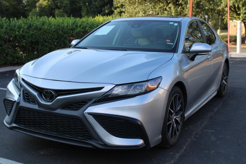 Toyota Camry SE 2024