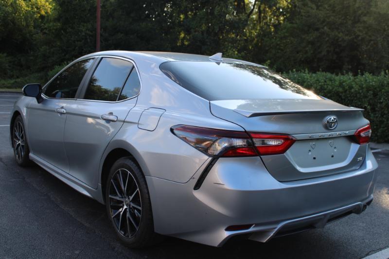 Toyota Camry SE 2024