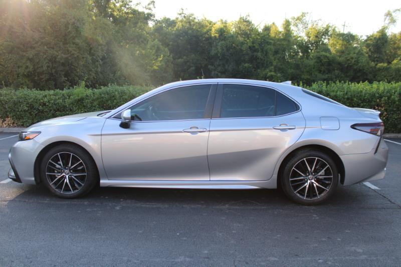 Toyota Camry SE 2024