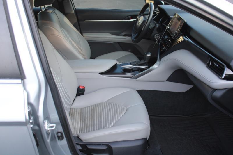 Toyota Camry SE 2024
