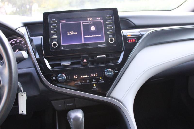 Toyota Camry SE 2024