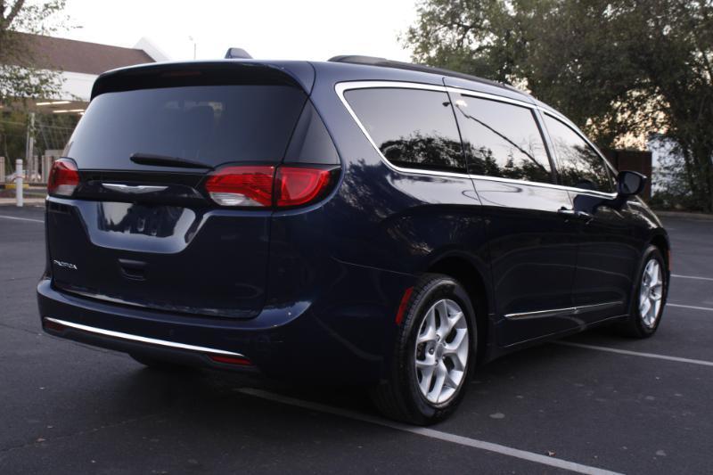 Chrysler Pacifica Touring-L 2017