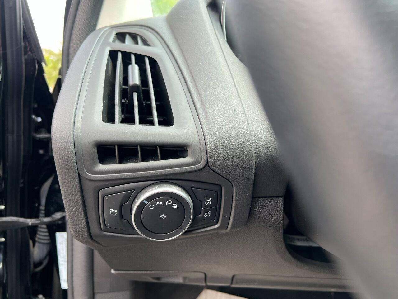 Ford Focus SE Sedan 2018