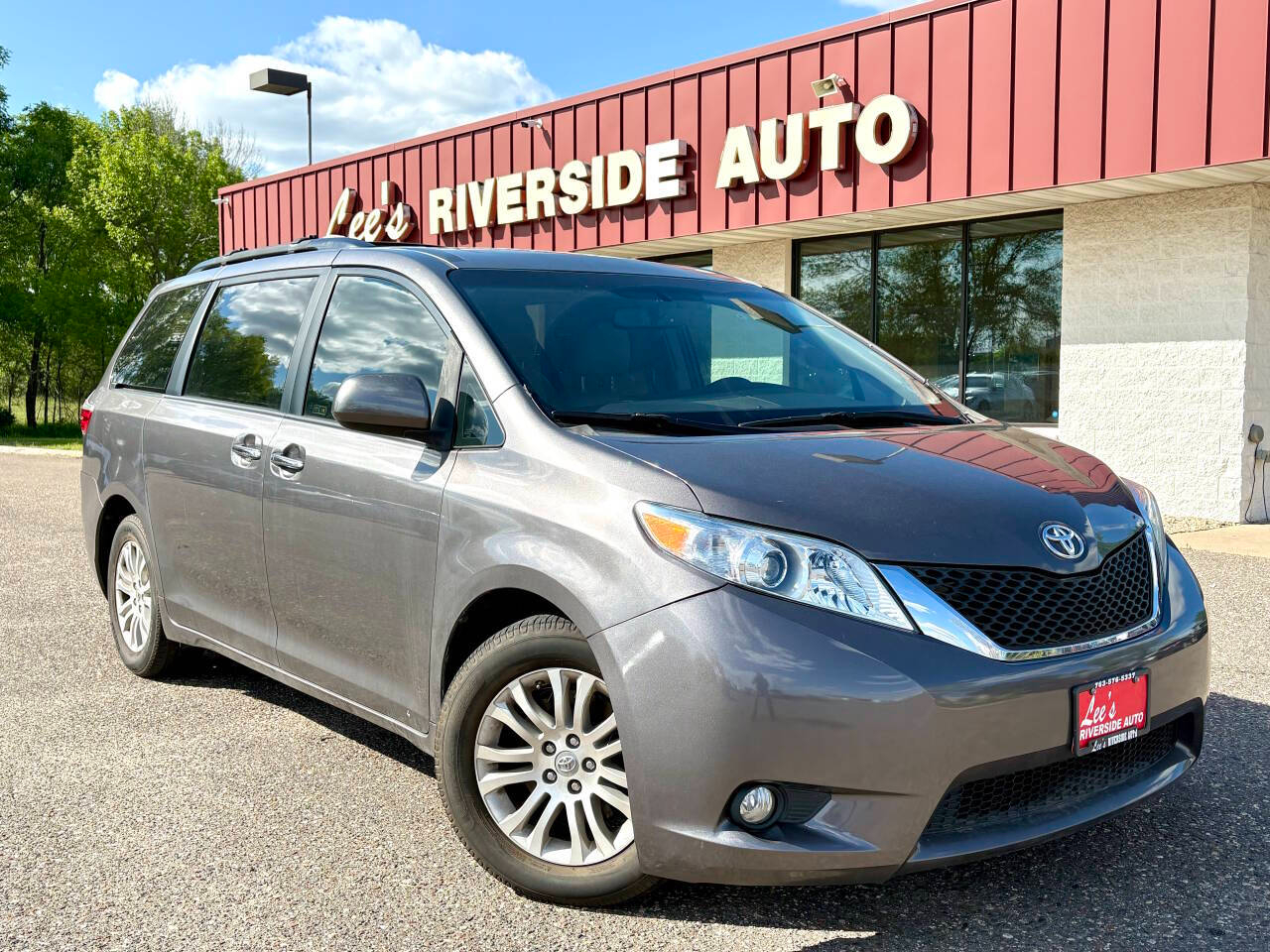 2017 Toyota Sienna XLE Premium's photo