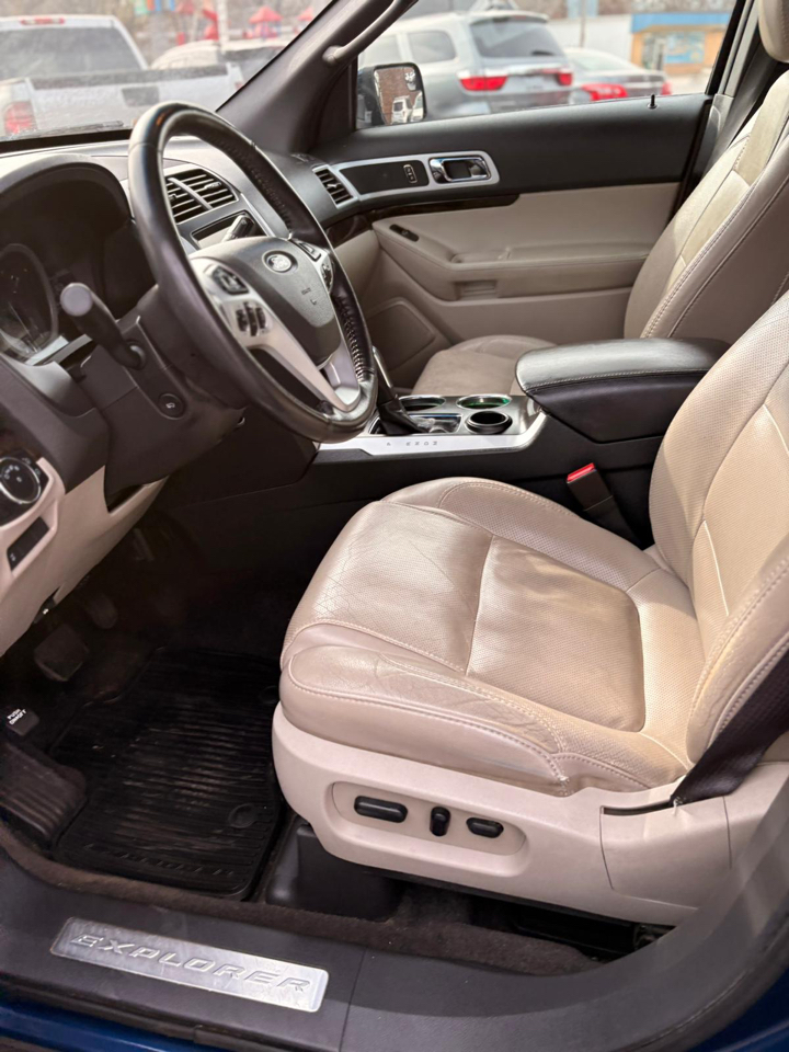 Ford Explorer Limited FWD 2012