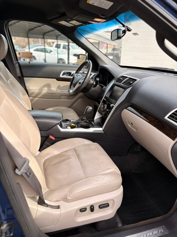 Ford Explorer Limited FWD 2012