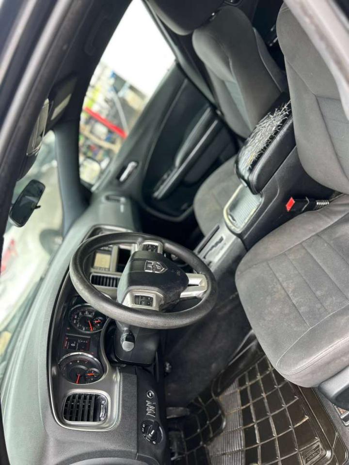 Dodge Charger SE 2012